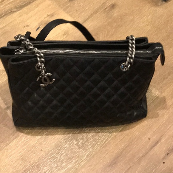 CHANEL Handbags - CHANEL ROCK IN ROME LARGE ZIP SHOPPING BAG BEAUTY